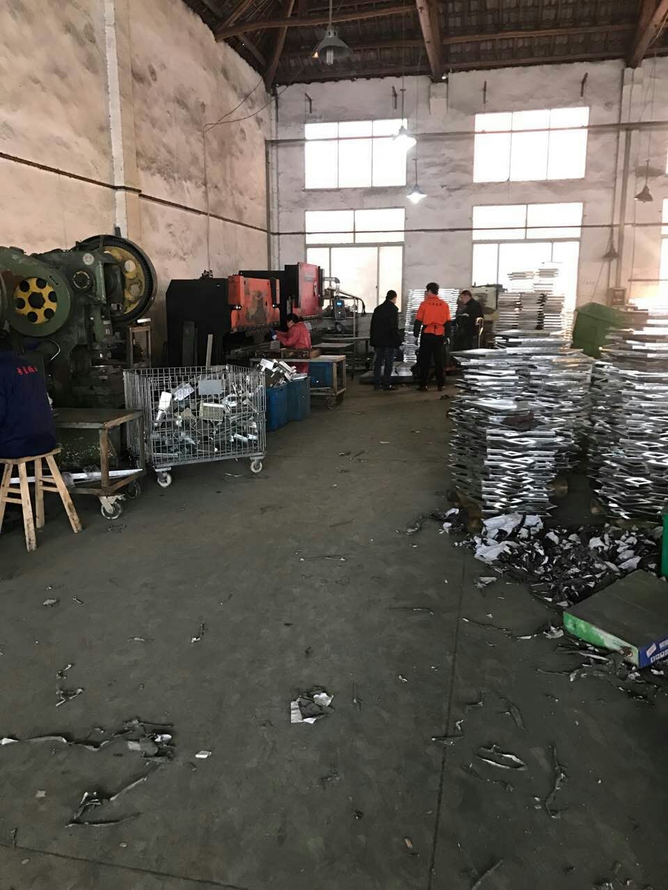 垃圾桶生產(chǎn)車(chē)間